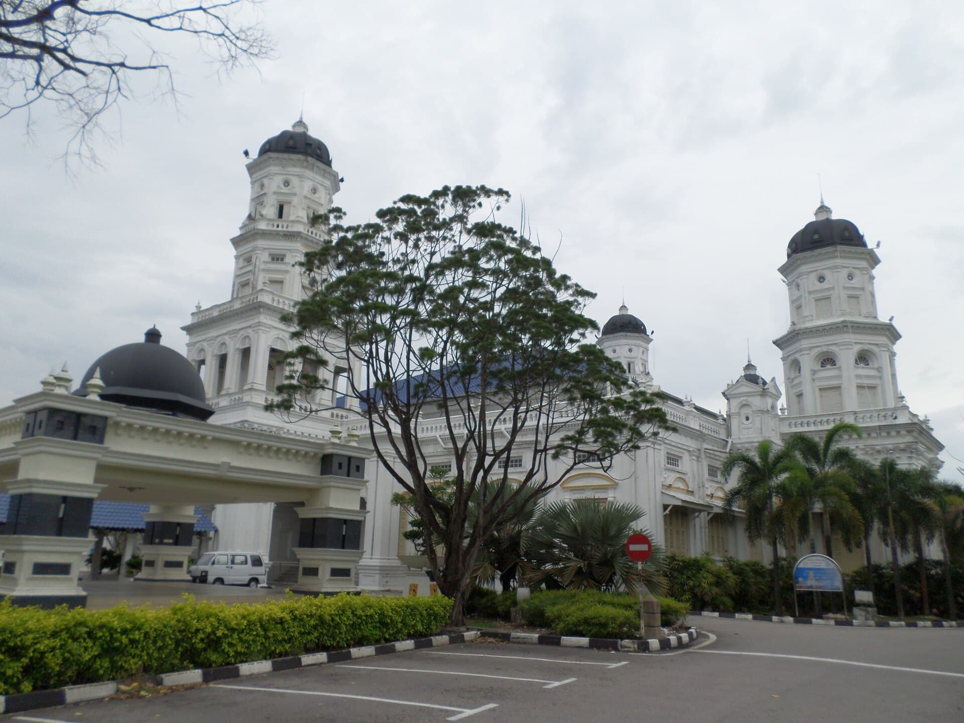 Private Chauffeur Transfer: Kuala Lumpur to Johor Bahru