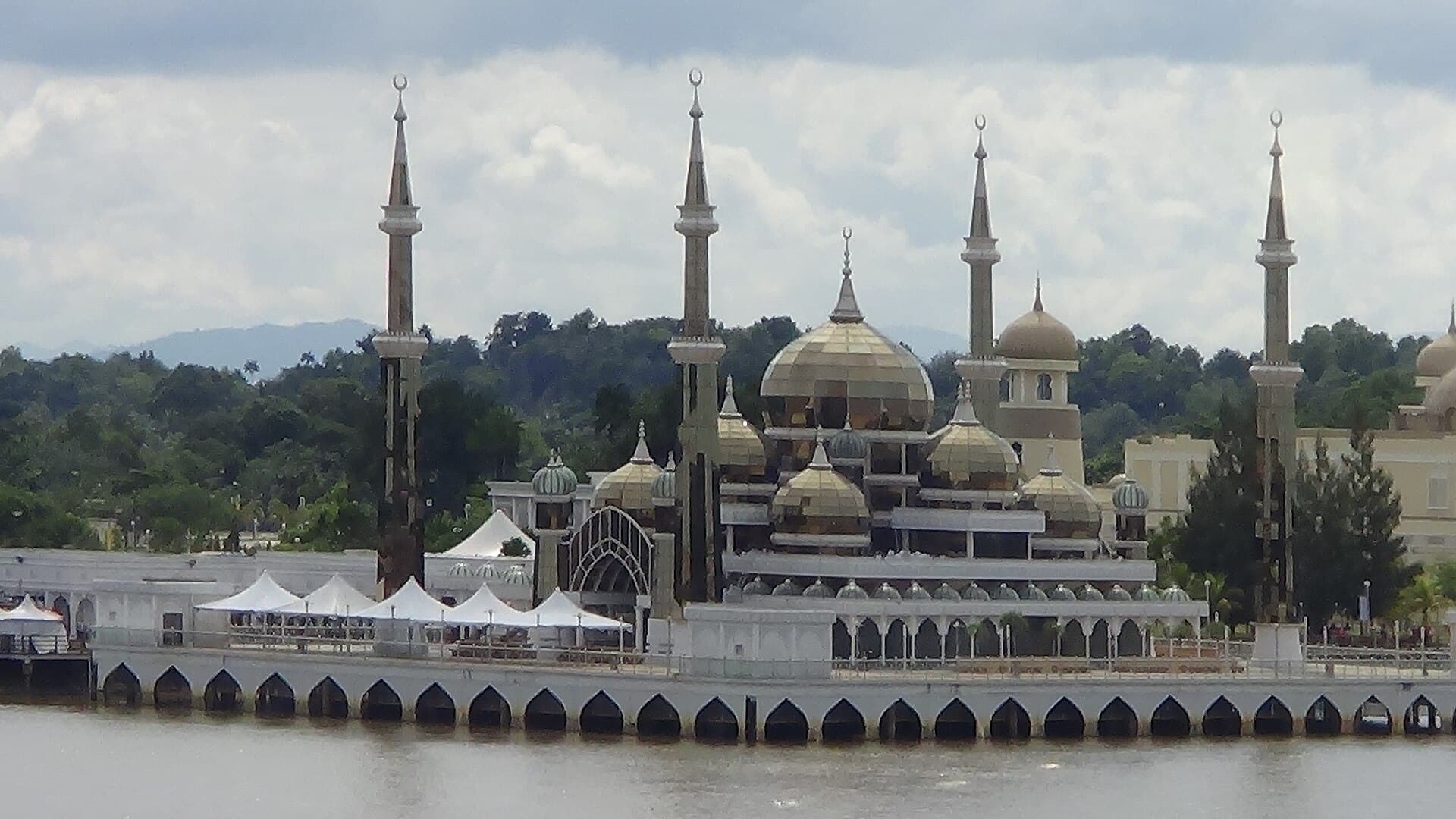 Private Chauffeur Transfer: Kuala Lumpur to Terengganu